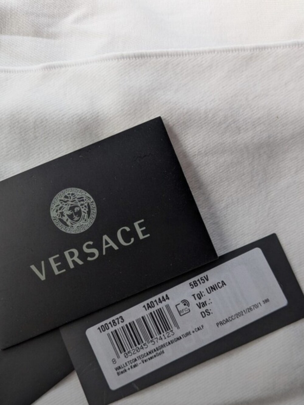 Versace Black and Gold Geometric Zip Wallet/ Bnwt - Picture 3 of 8
